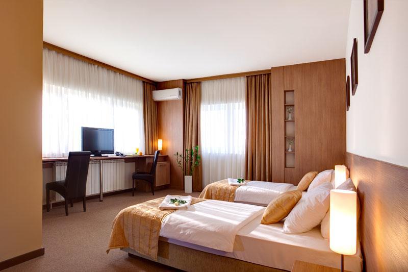 Hotel Knezevina Vranić Exteriör bild