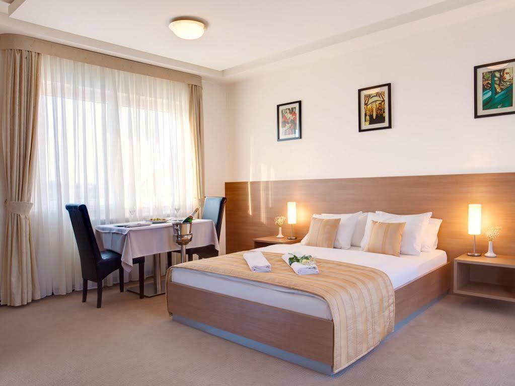 Hotel Knezevina Vranić Exteriör bild